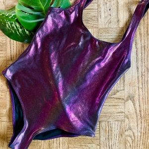 ᴋᴏᴠᴇʏ ʙᴀᴄᴋʟᴇss ᴏɴᴇ ᴘɪᴇᴄᴇ sᴜɪᴛ